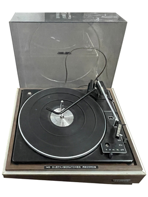 Lloyds Retro Record Player Props, Prop Hire