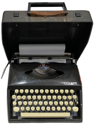 Tippa Portable Retro Typewriter Props, Prop Hire