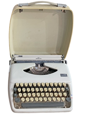 Retro Cream Tippa Adler Portable Typewriter Props, Prop Hire